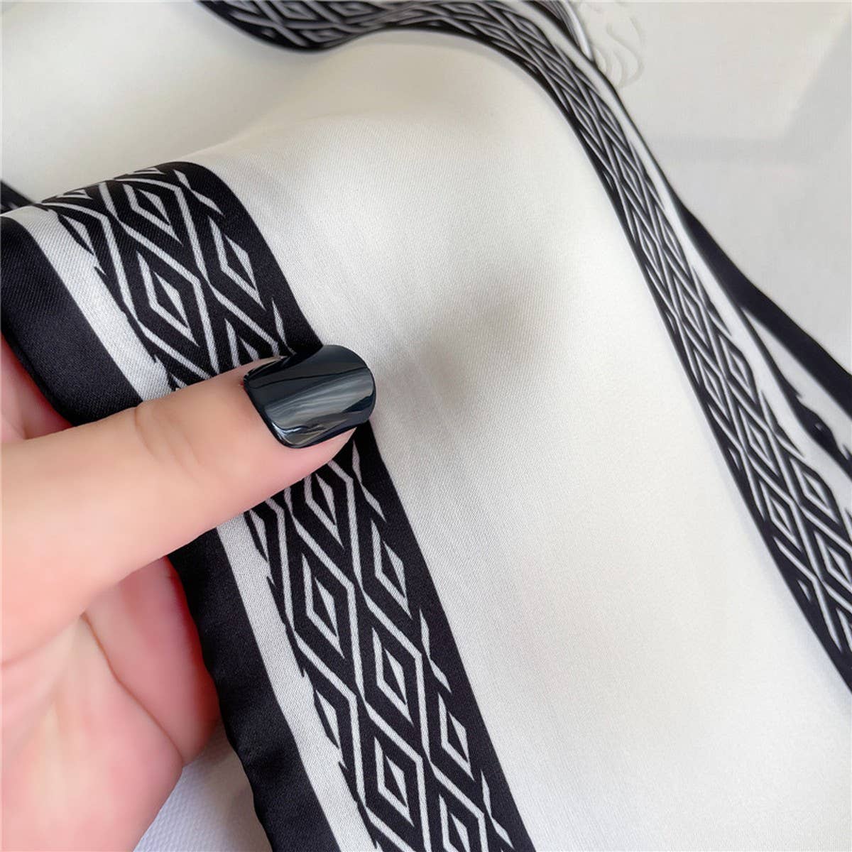 THIN SIMPLE GEOMETRIC LONG SILK HEAD SCARF_CWASC1521: Brown / (OS) 1