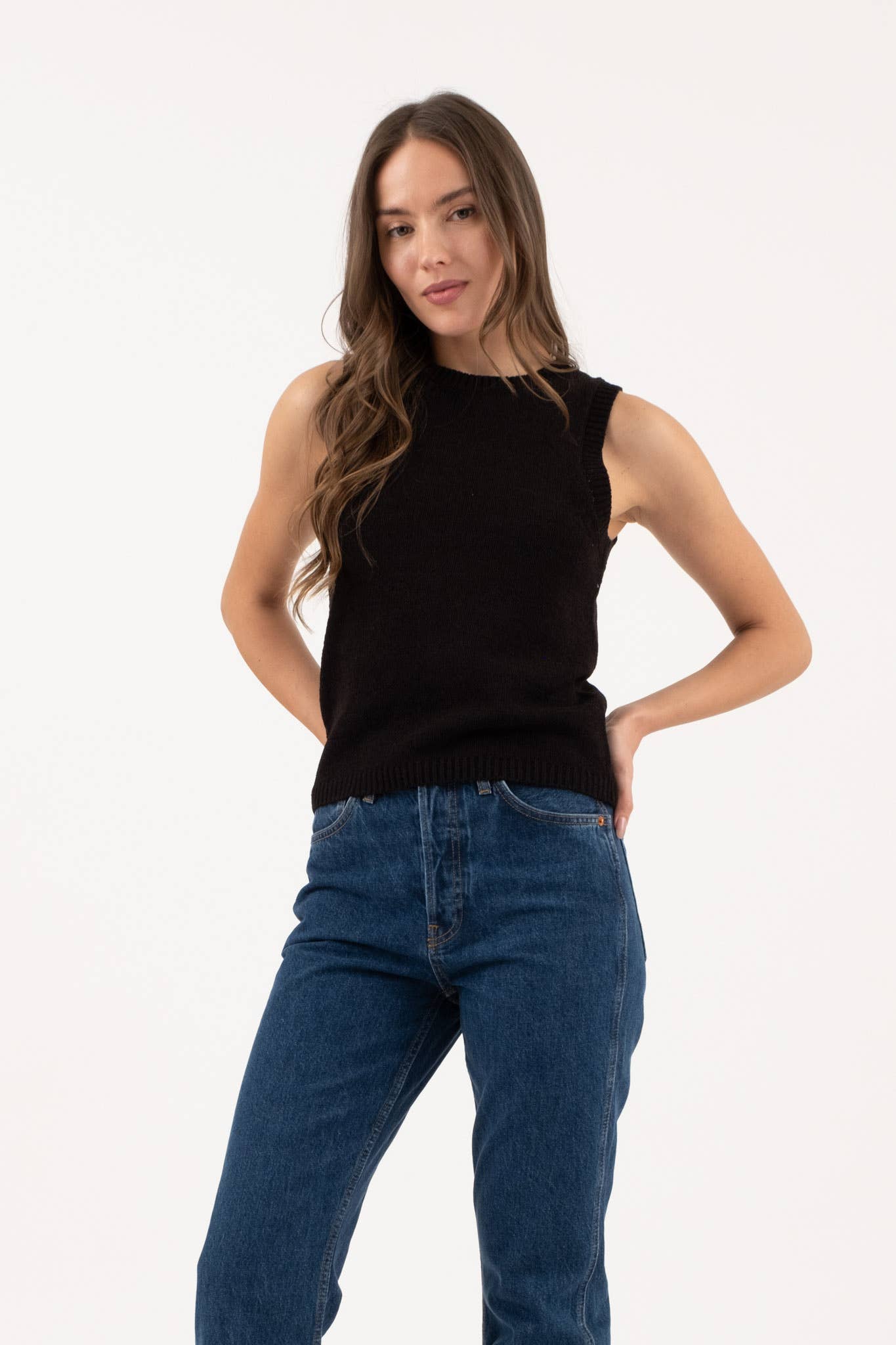 CREW NECK SLEEVELESS KNIT PULLOVER SWEATER