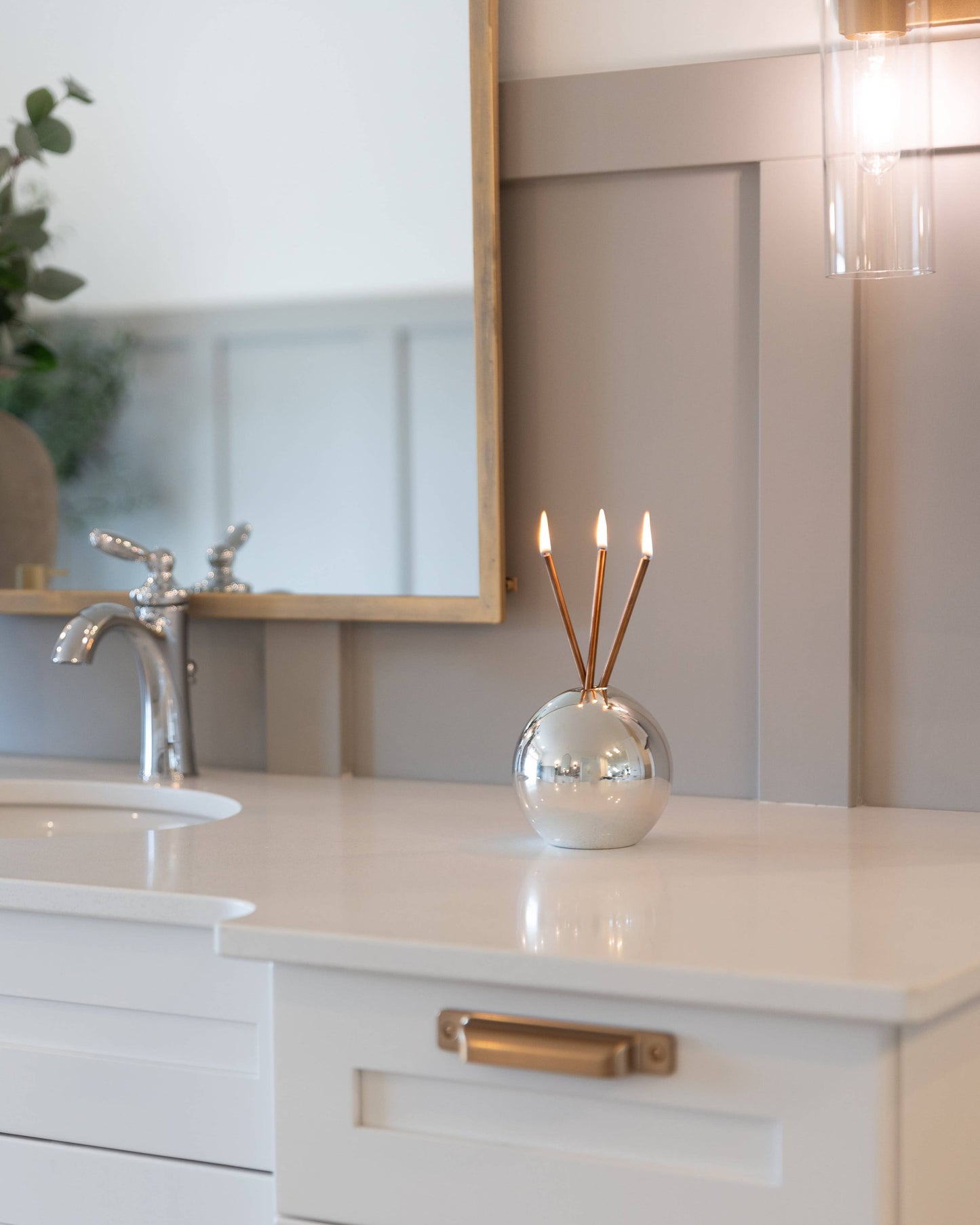 Neva Everlasting Vase, Silver Metallic Candle Holder