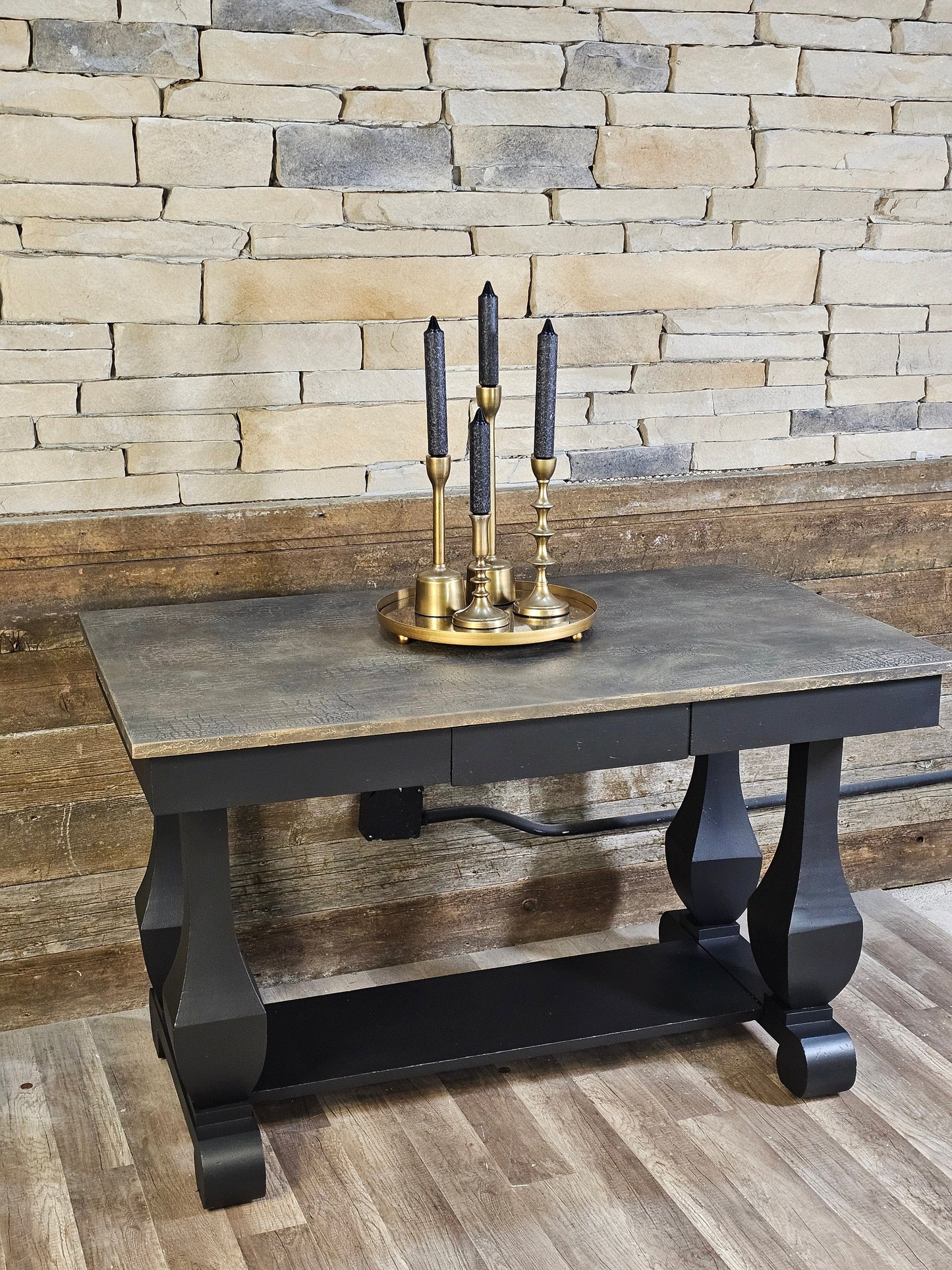 OTP - Crocodile Library Table