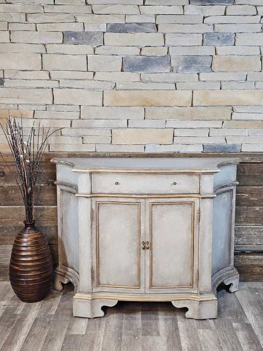 OTP - The Queen Accent Table