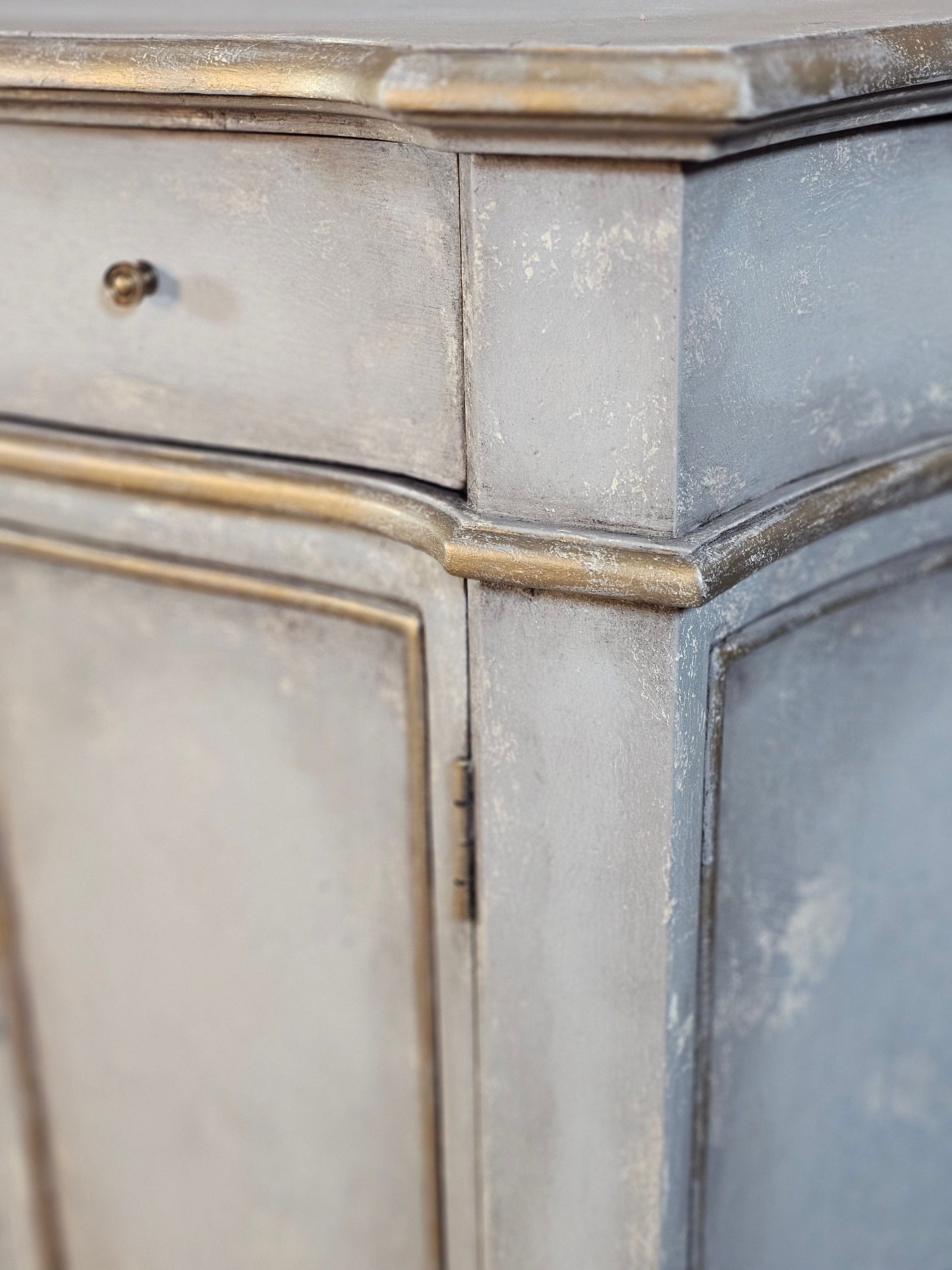 OTP - The Queen Accent Table