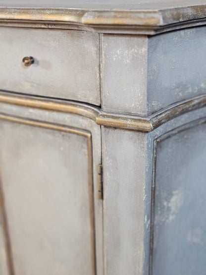 OTP - The Queen Accent Table