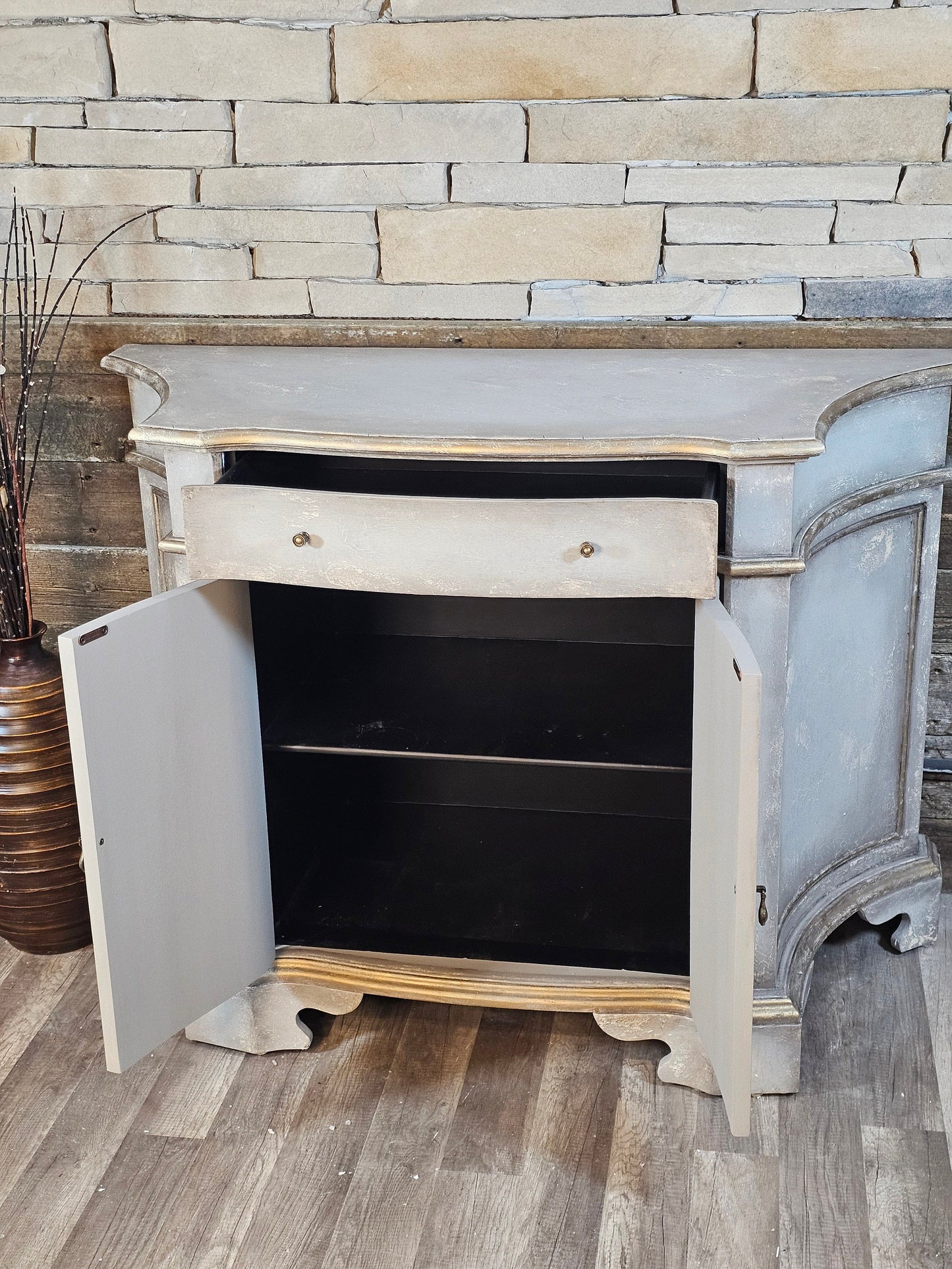 OTP - The Queen Accent Table