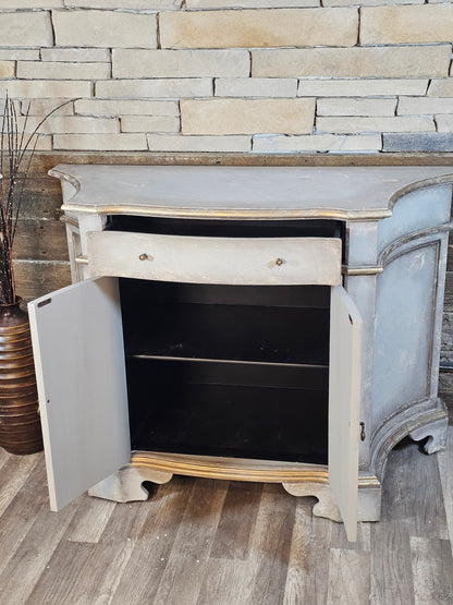 OTP - The Queen Accent Table