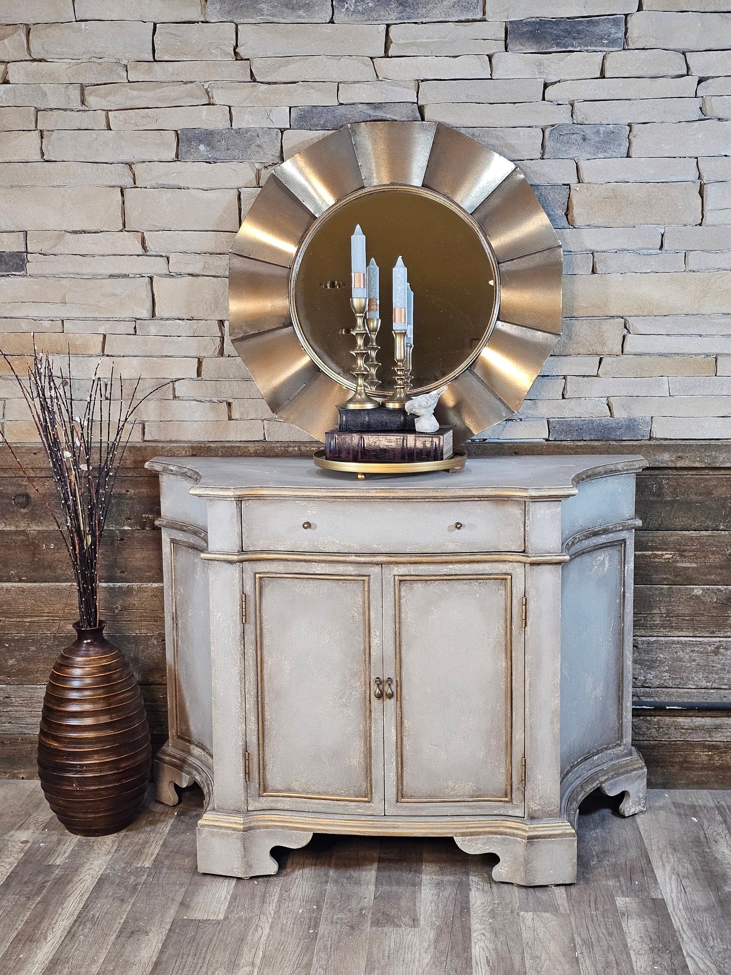 OTP - The Queen Accent Table