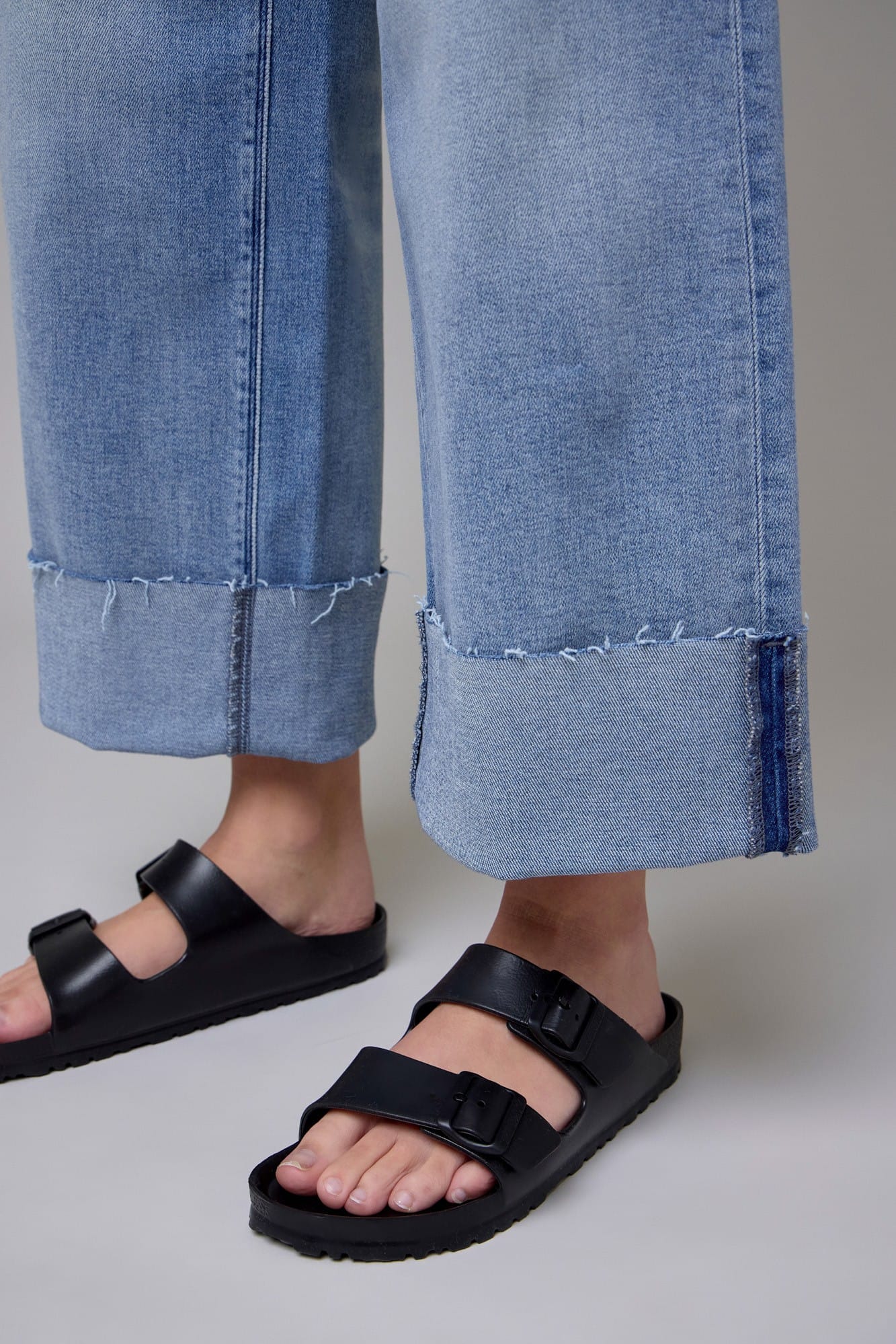 Medium Light Cuffed Crop Wideleg