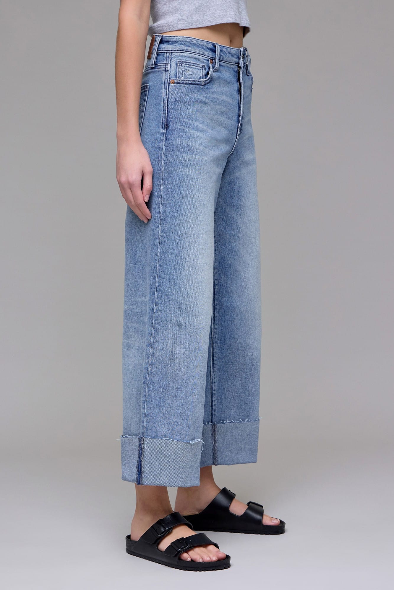 Medium Light Cuffed Crop Wideleg