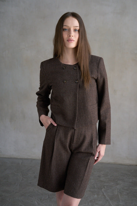 Women's dark brown houndstooth collarless cropped jacket with double buttons and welt pockets