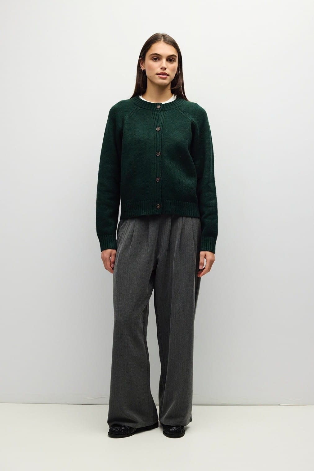 Cropped dark green button-front knit cardigan with ribbed trim and raglan sleeves