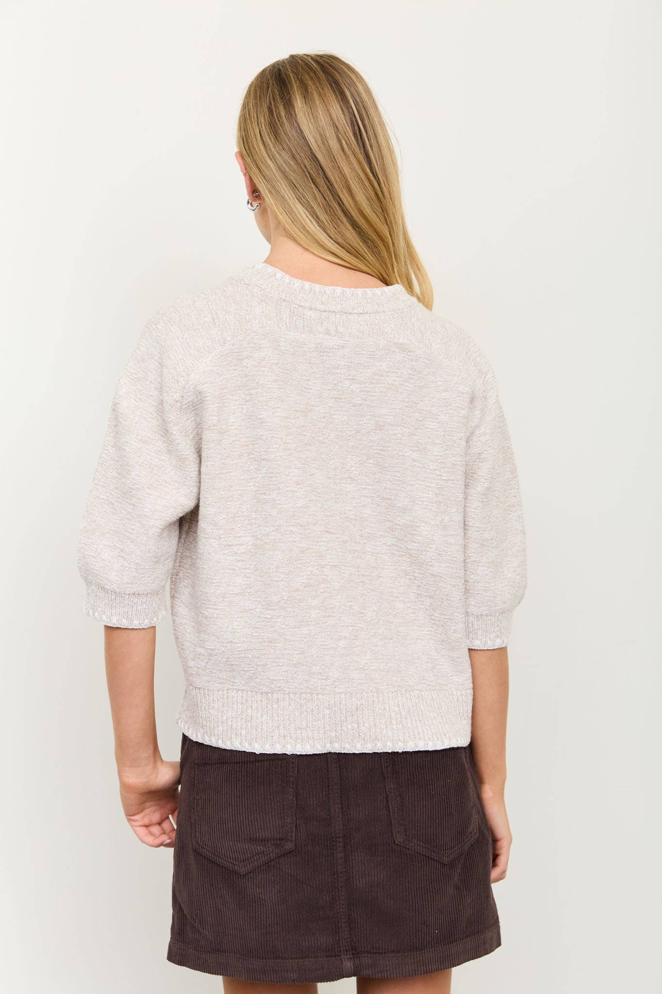 HEATHERED CONTRAST TRIM SHORT SLEEVE KNIT SWEATER