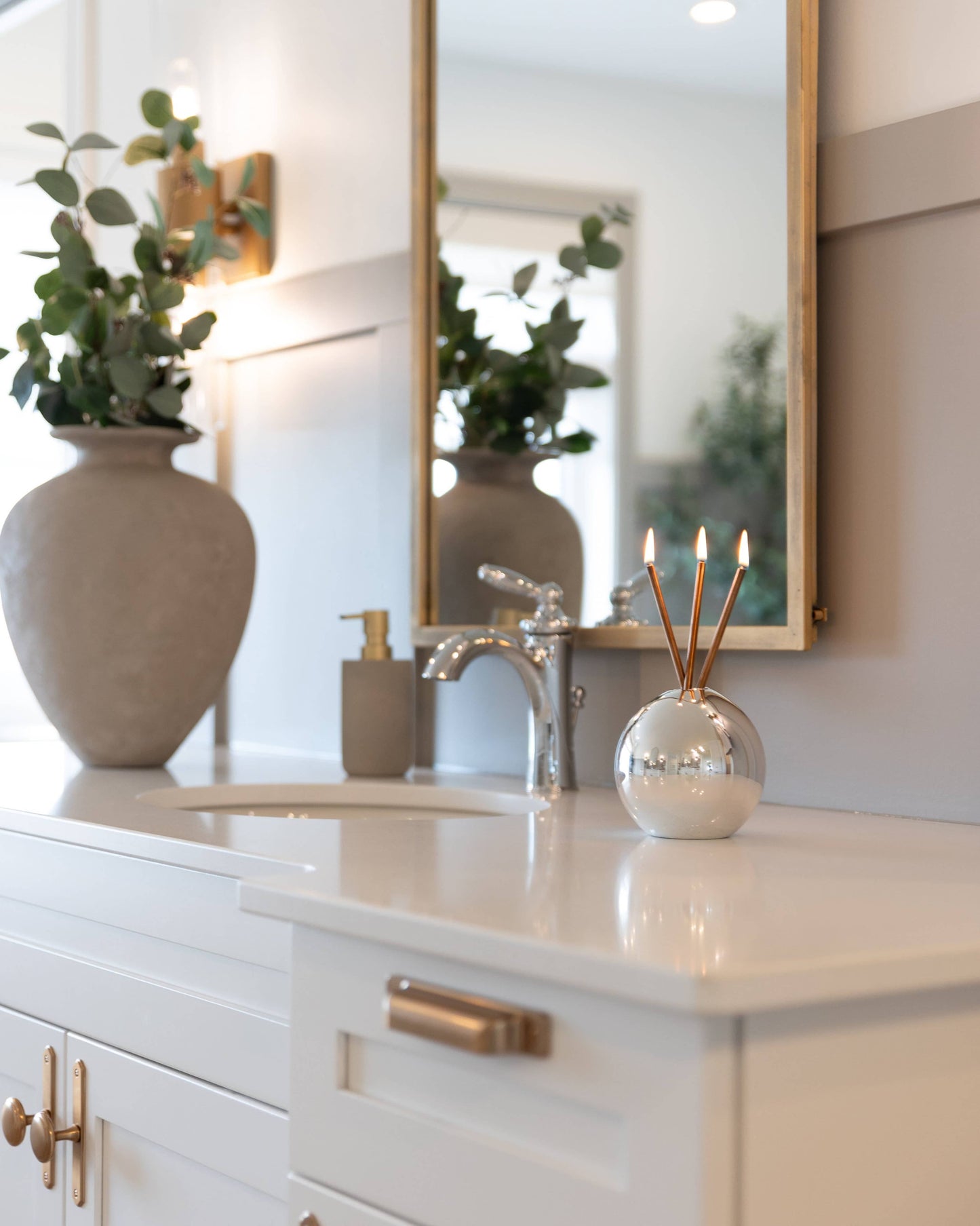 Neva Everlasting Vase, Silver Metallic Candle Holder