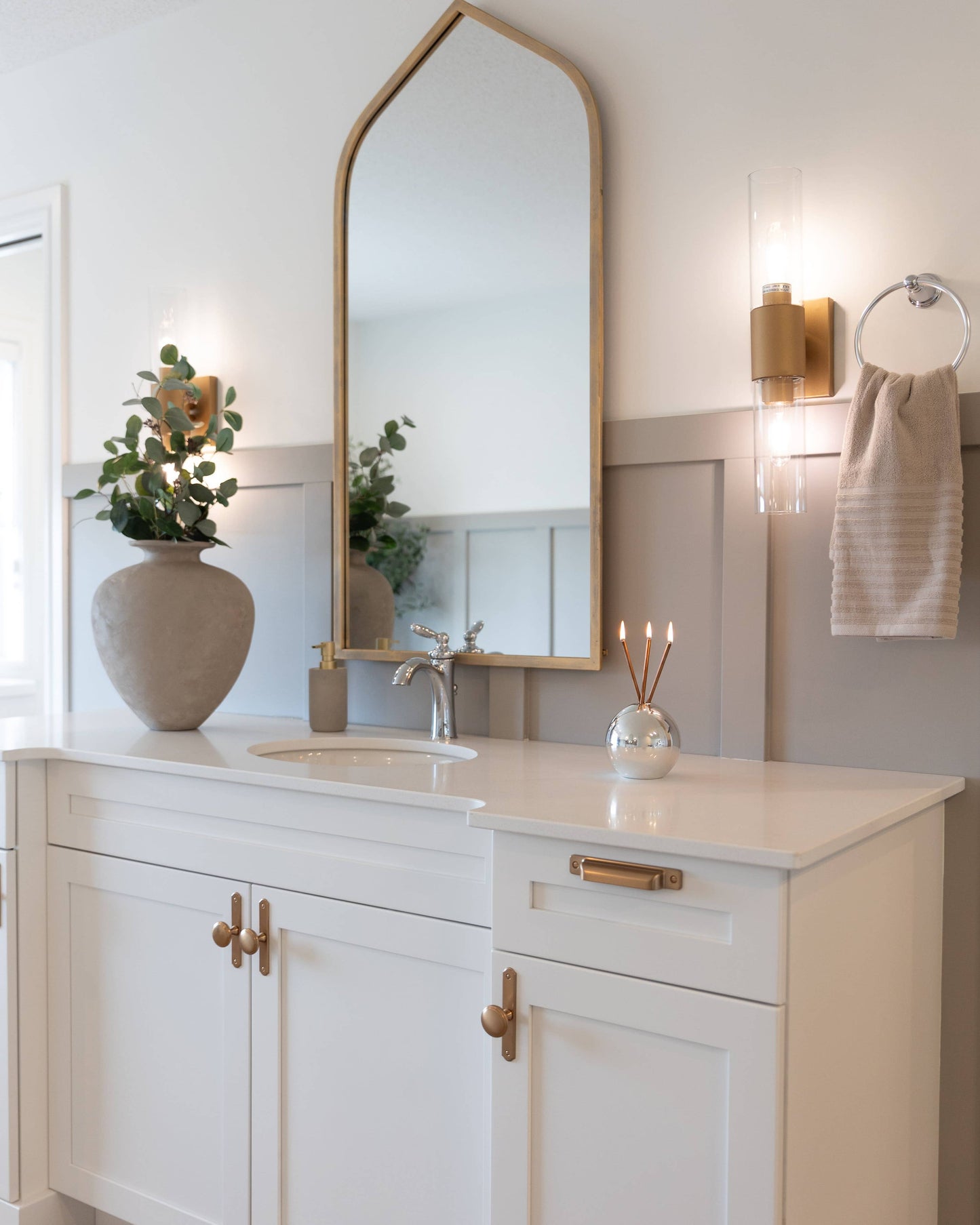 Neva Everlasting Vase, Silver Metallic Candle Holder