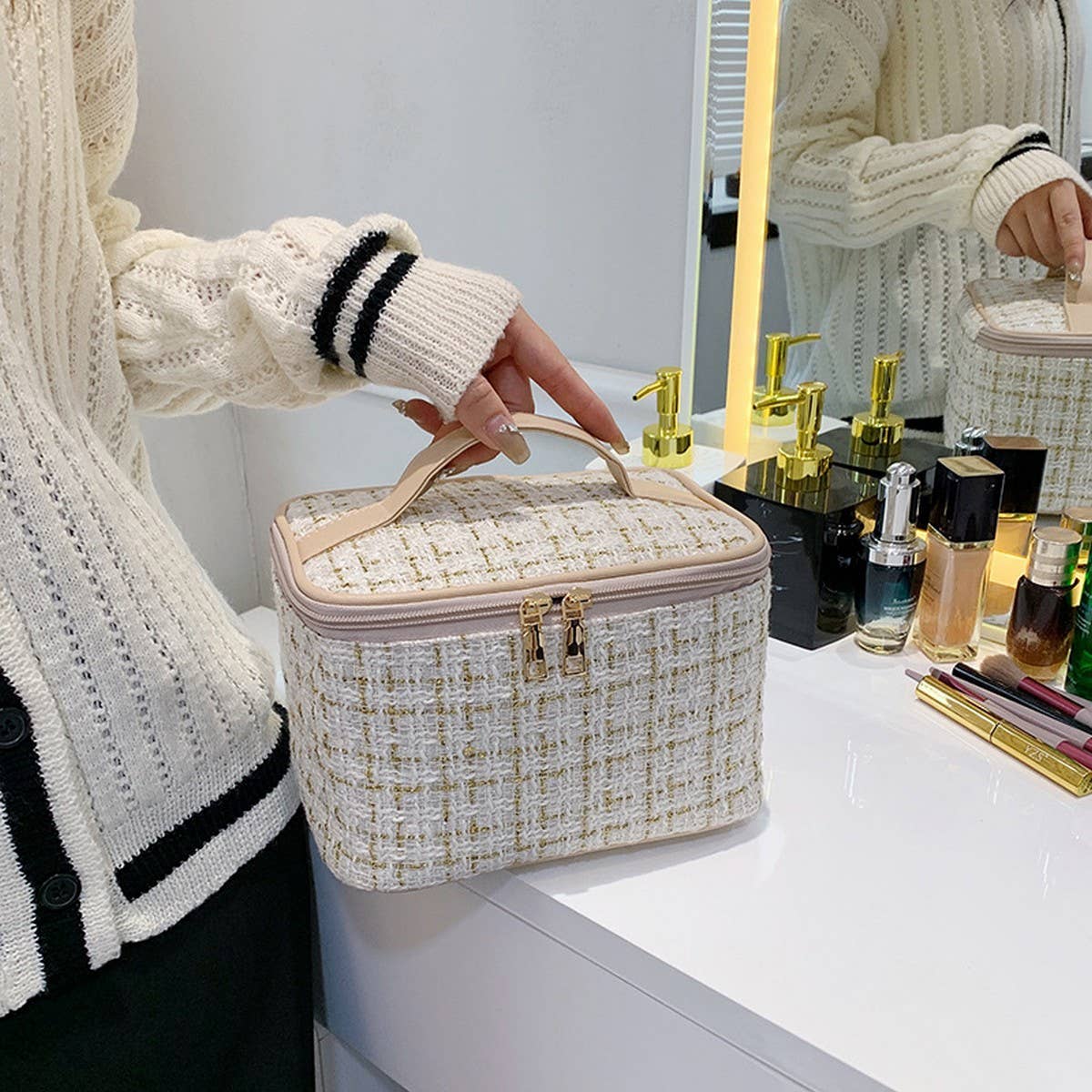 FASHIONABLE AND HIGH-END TRAVEL COSMETIC BAG_CWAB4388