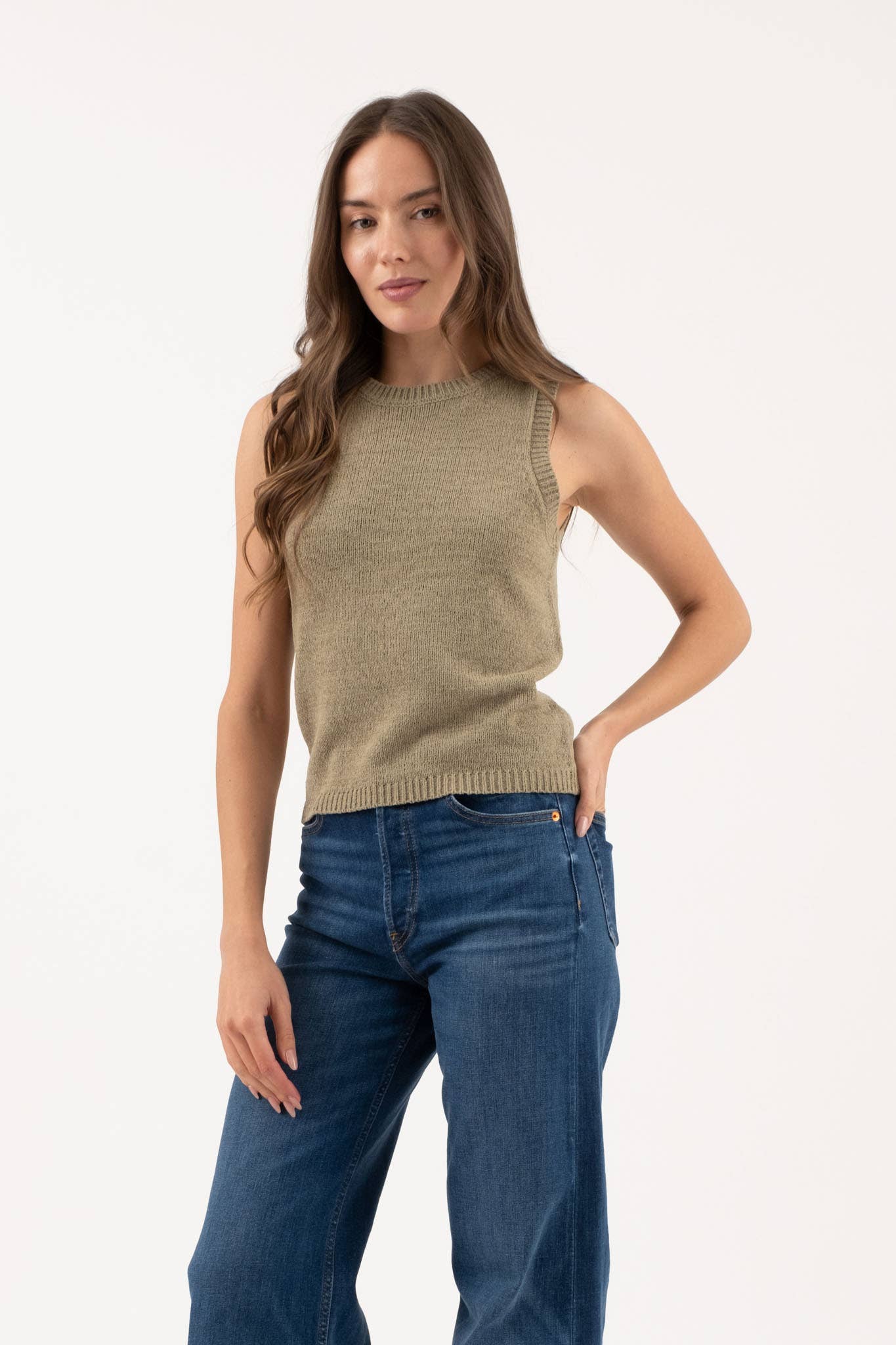 CREW NECK SLEEVELESS KNIT PULLOVER SWEATER