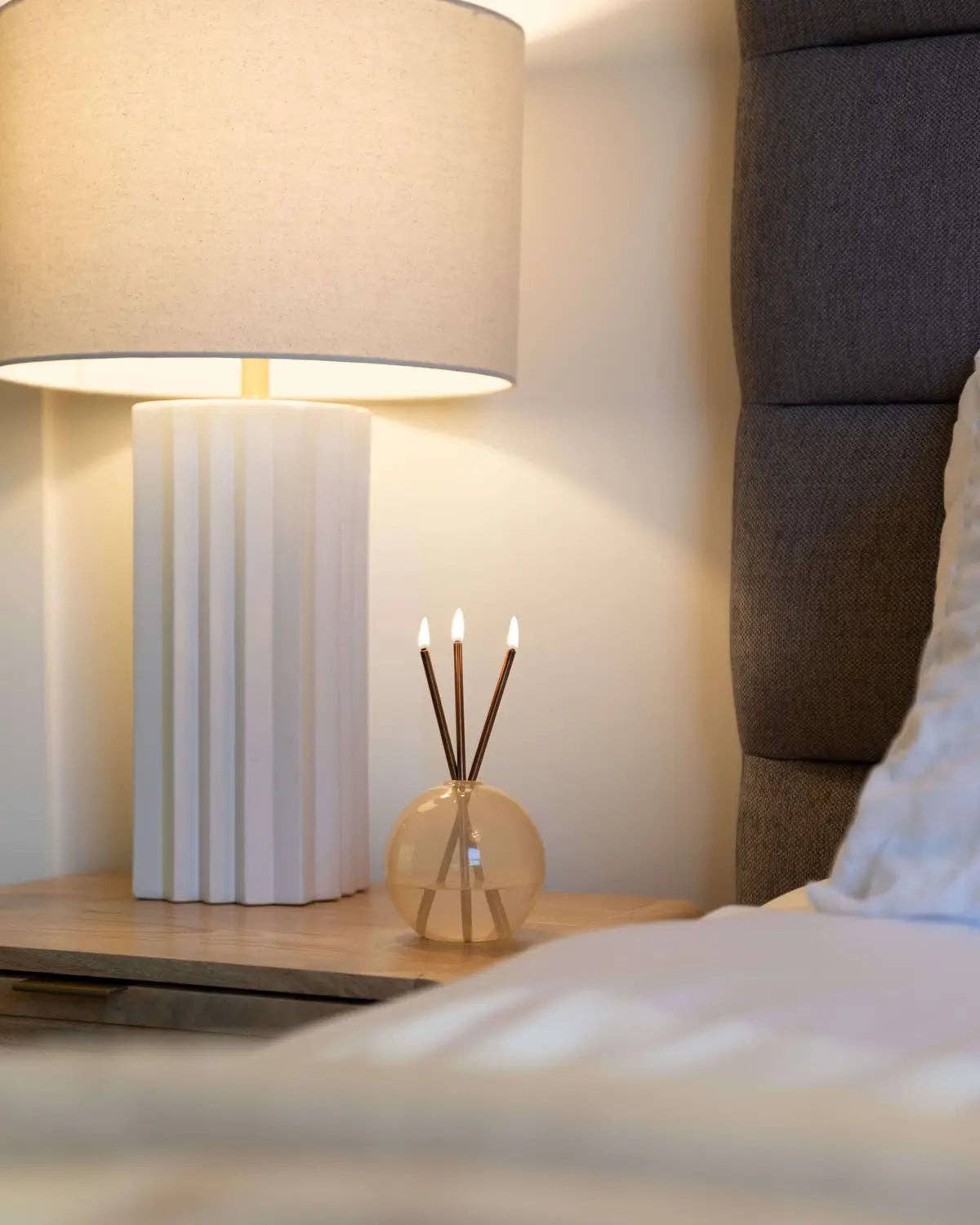 Neva Vase, Pampas - Oil Candle