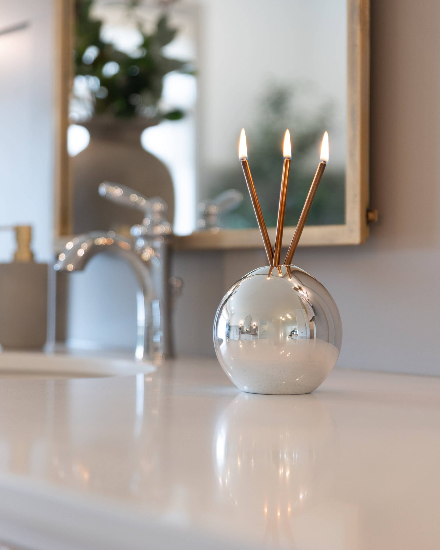 Neva Everlasting Vase, Silver Metallic Candle Holder