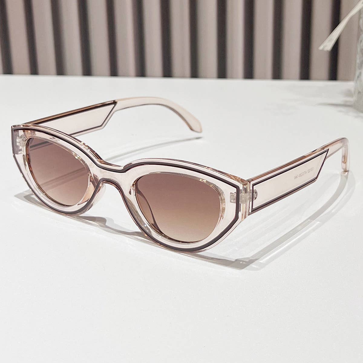 PAINTED CAT-EYE SUNGLASSES_CWASG0420