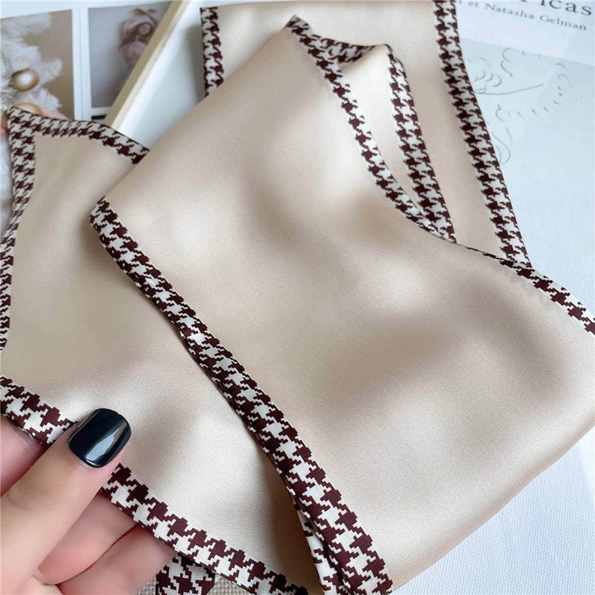 THIN SIMPLE GEOMETRIC LONG SILK HEAD SCARF_CWASC1521: Brown / (OS) 1