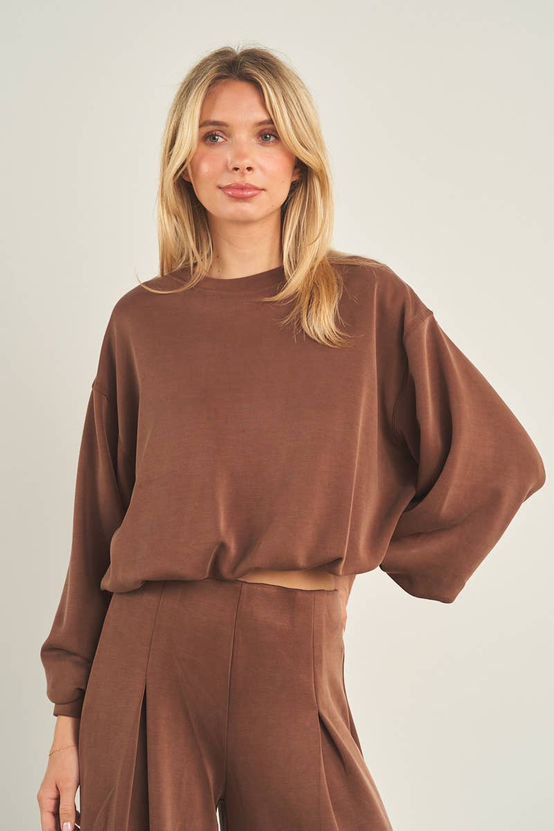Cropped brown crewneck sweatshirt with oversized balloon sleeves and ribbed hem
