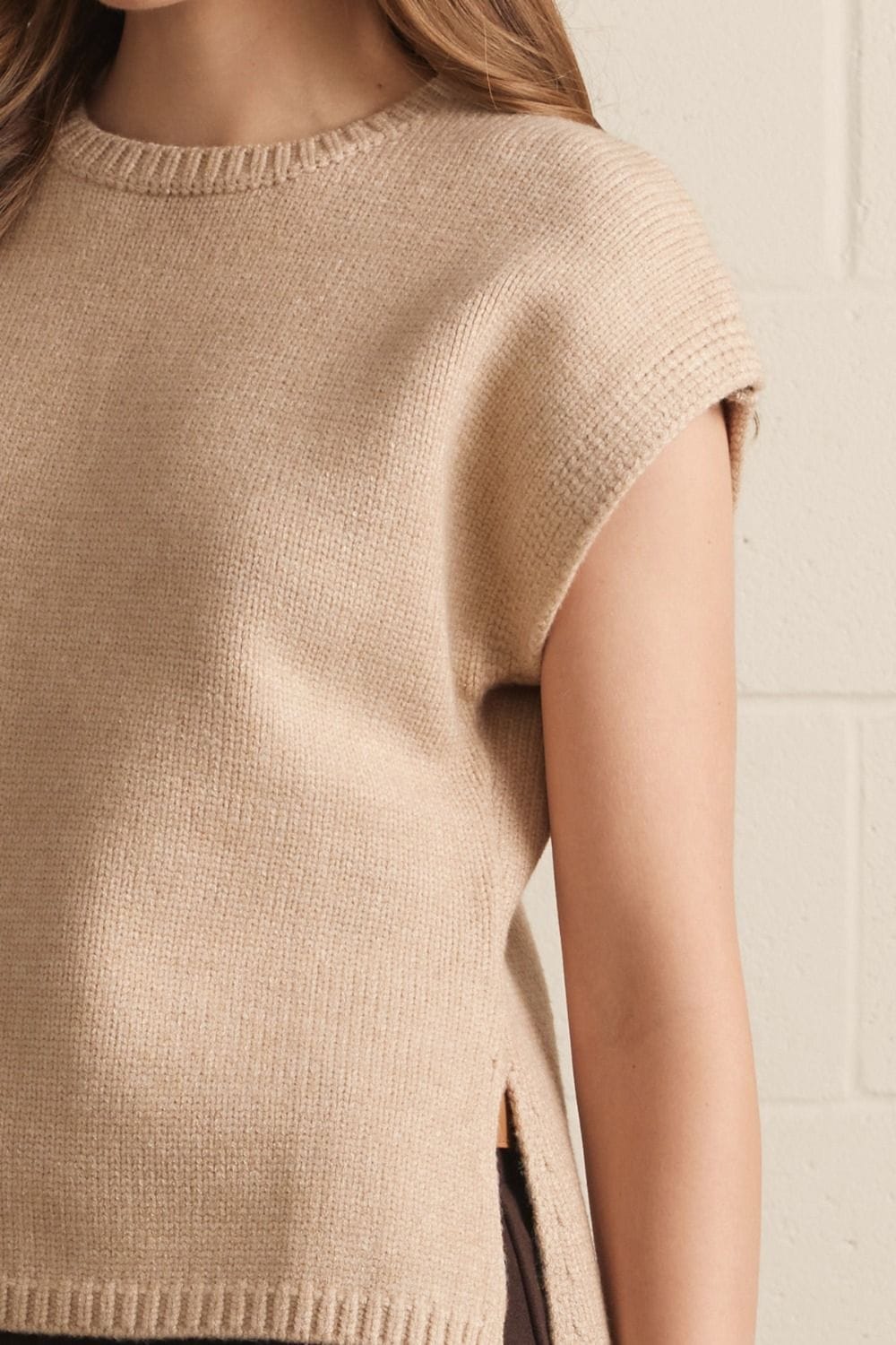 Entro beige knit short sleeve sweater with crew neck and side slit