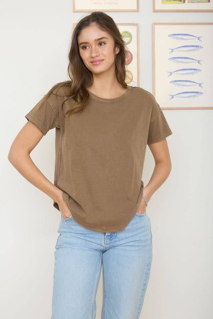 ROUND NECK SHORT SLEEVE EXPOSED SEAM KNIT TOP: TERRACOTTA