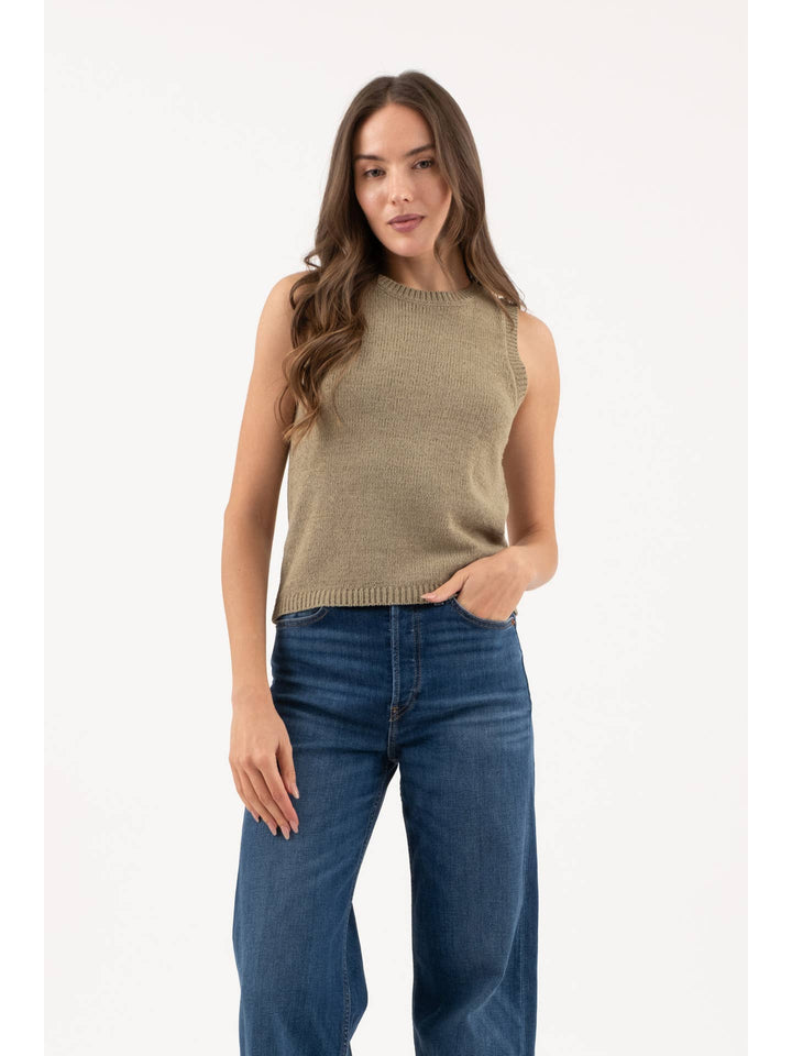 Crewneck sleeveless knit pullover sweater