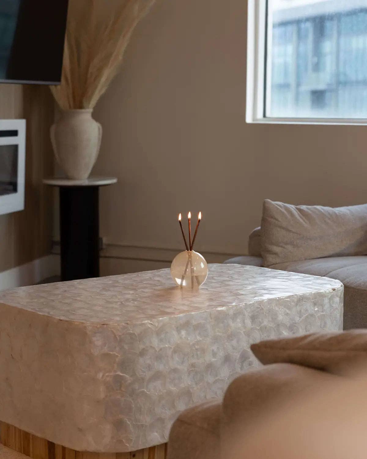 Neva Vase, Pampas - Oil Candle