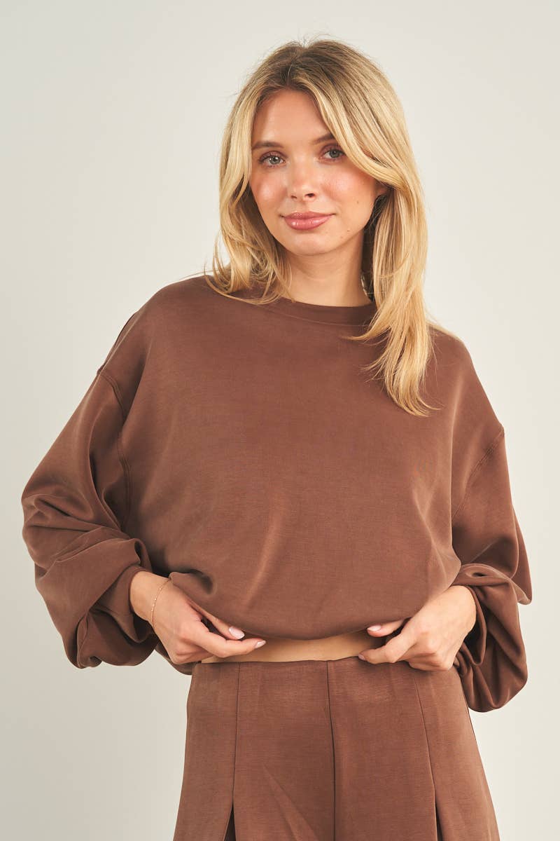 ANWND cropped brown crewneck sweatshirt with long sleeves and relaxed fit