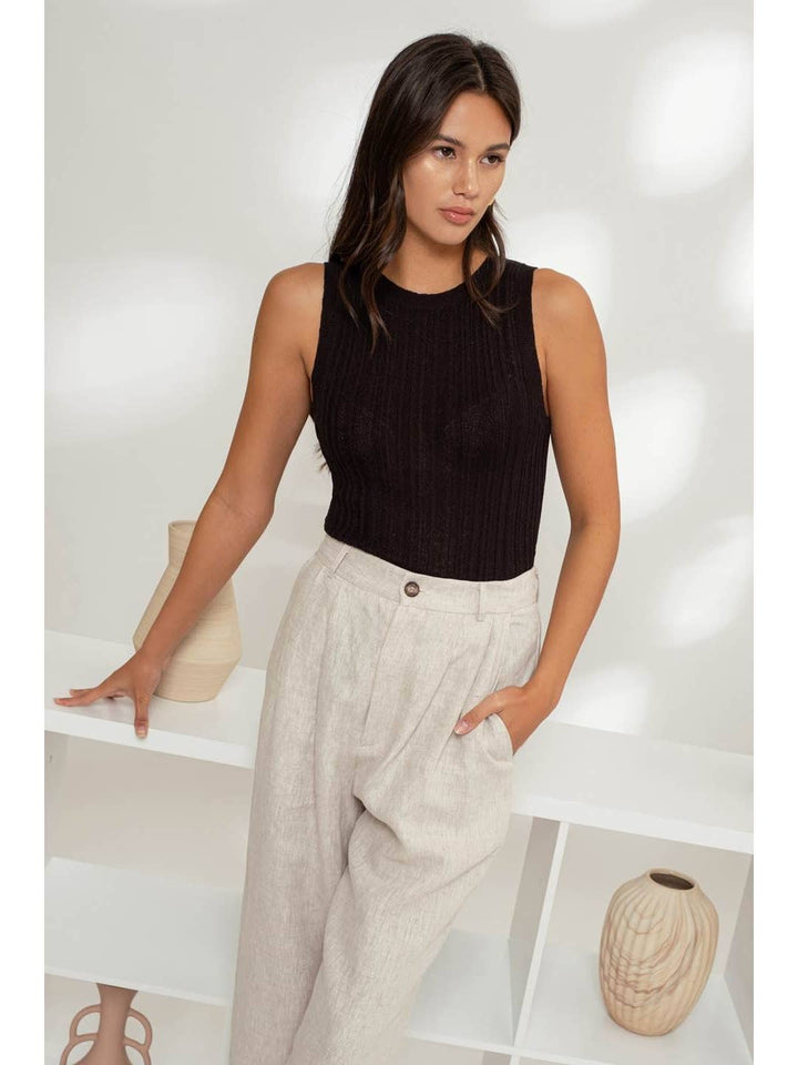 Sleeveless round neck sweater knit top