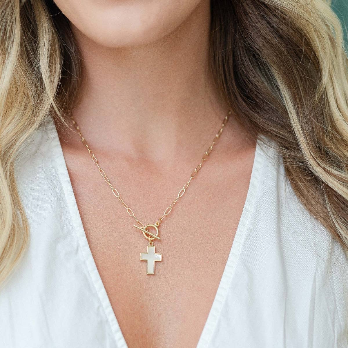 Front Toggle Cross Pendant Necklace