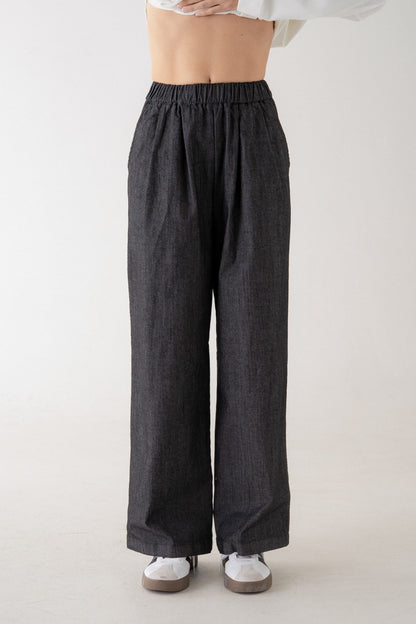 Charcoal wide-leg pull-on trousers with elastic waistband and front pleats