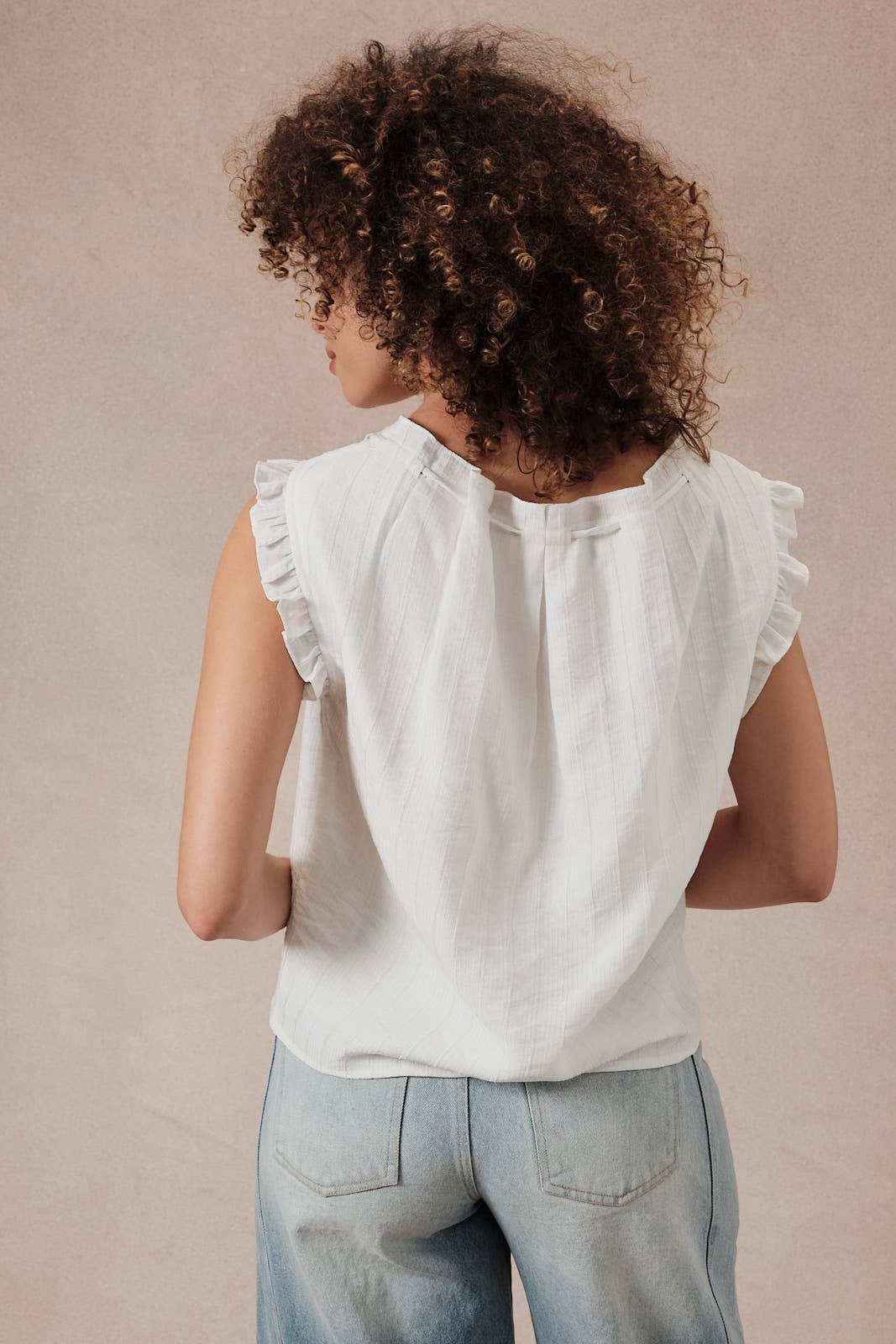 Lace Through Scoop Neck Sleeveless Button Up Top With Ruffle